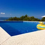 Visnja Omis